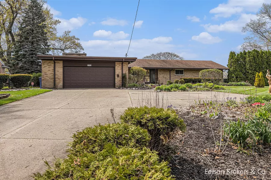 1657 W Kentview Drive, Grand Rapids, MI 49505