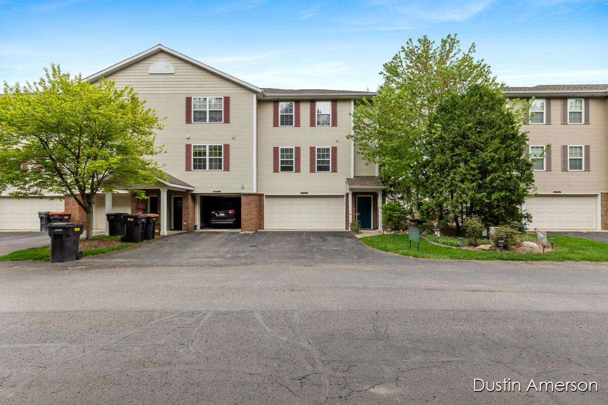8485 E Center Park Drive, Byron Center, MI 49315-8054