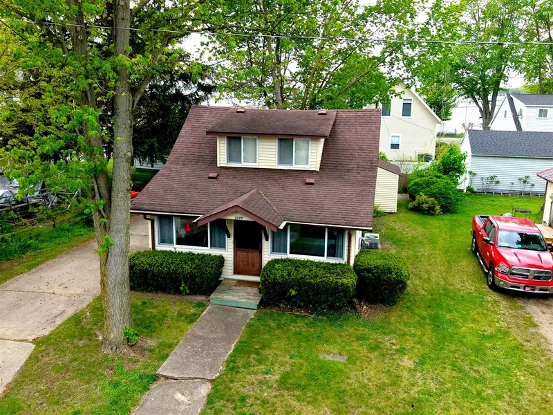 2577 Parkway Drive, Manitou Beach, MI 49253