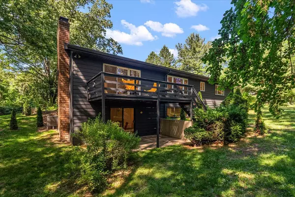 7044 Cascade Road, Grand Rapids, MI 49546