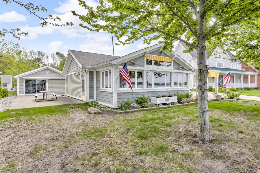 6891 Hallenbeck Highway, Manitou Beach, MI 49253-9129