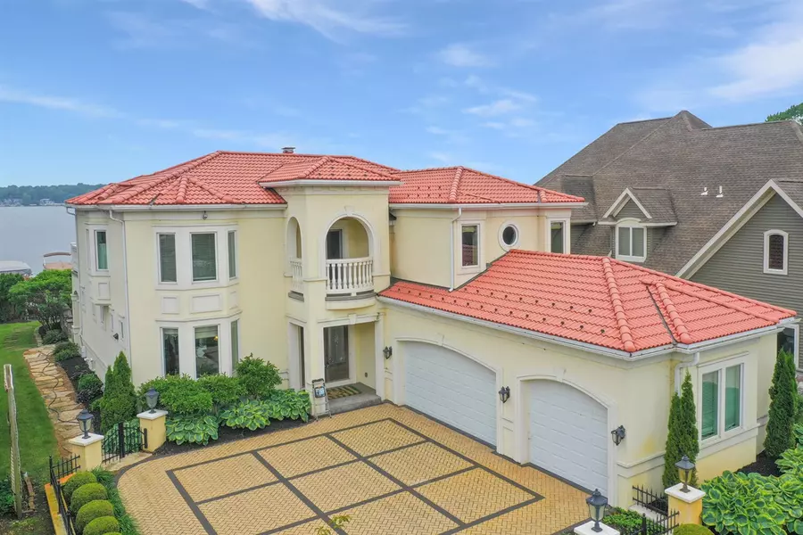 68283 Park Shore Drive, Edwardsburg, MI 49112