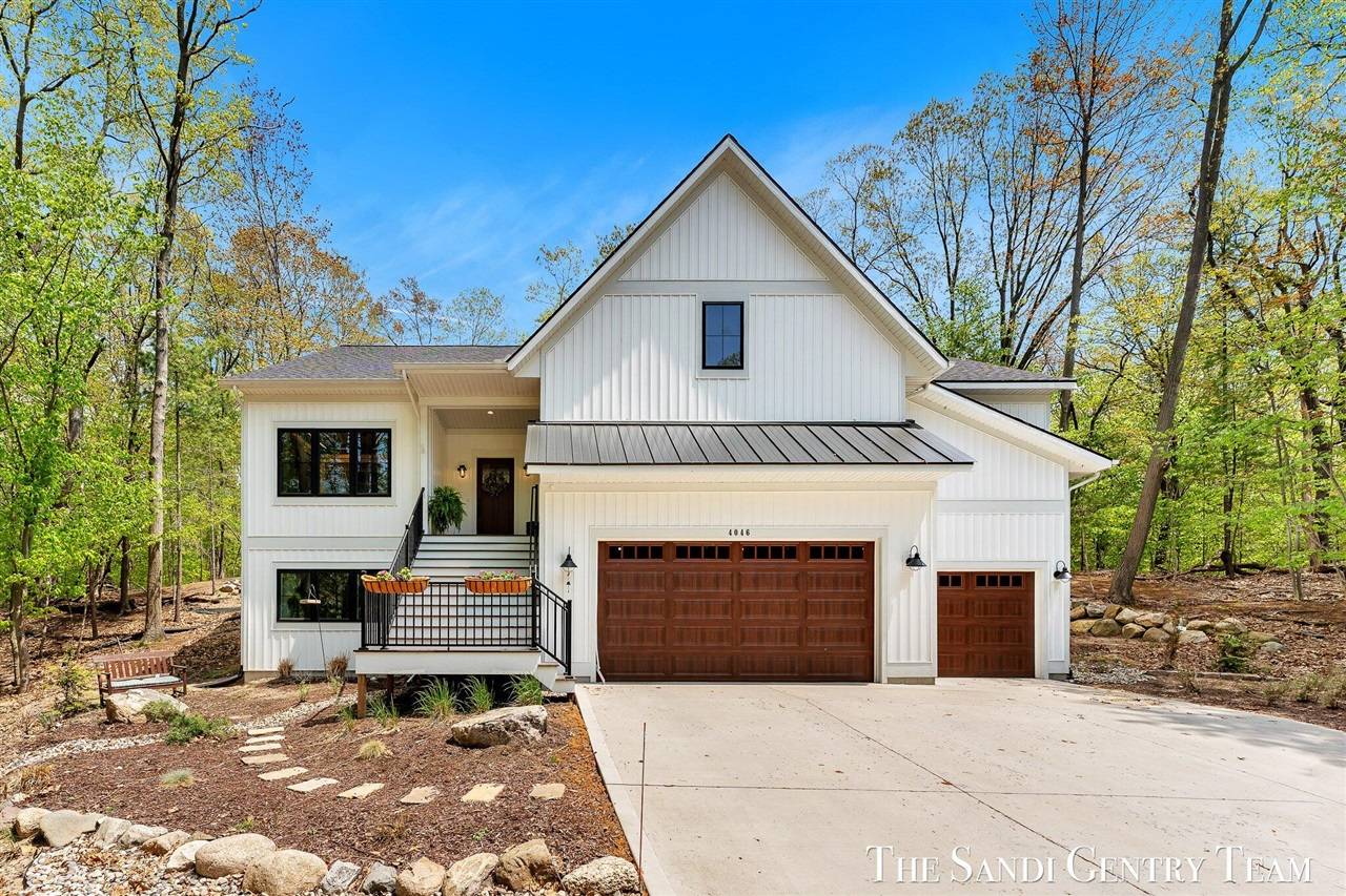 4046 Dunes Parkway, Norton Shores, MI 49441-4491