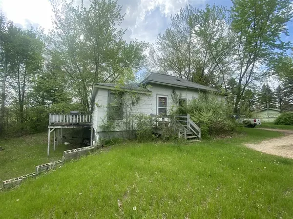 956 30th Avenue, Blanchard, MI 49310-9459