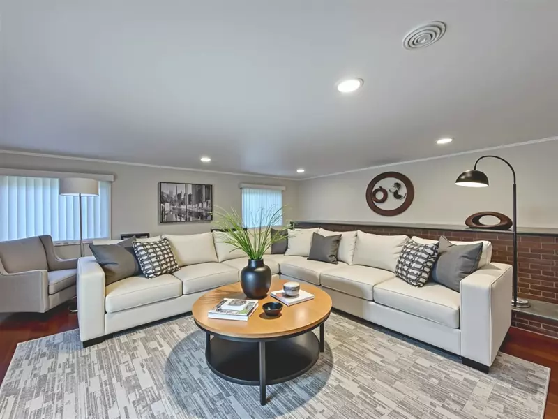 2176 Cumberland Drive, Troy, MI 48085-3636