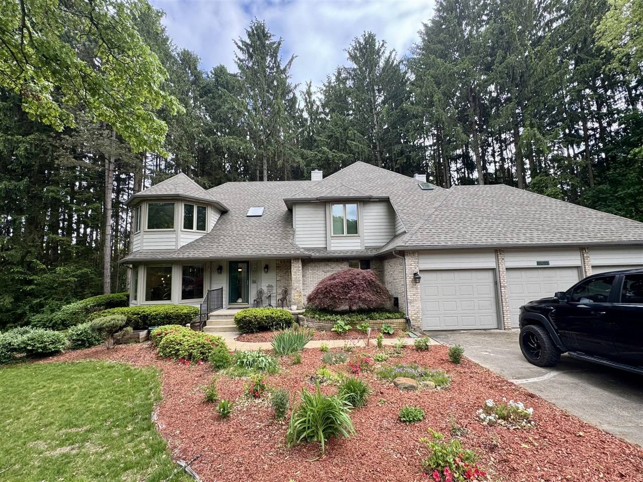 9641 Rolling Greens Drive, Pinckney, MI 48169-8132