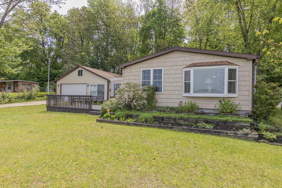 10303 Walnut Drive, Three Rivers, MI 49093