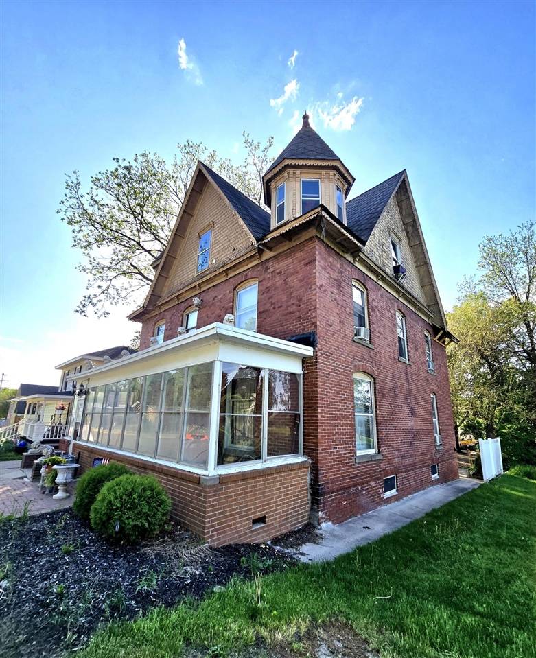 163 W State Road, Newaygo, MI 49337-8126