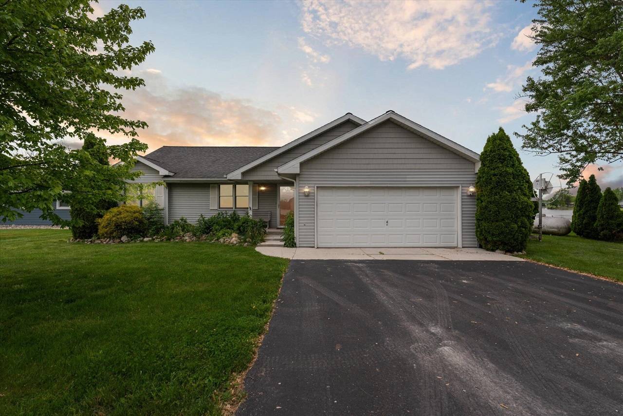 14814 Lark Dr Drive, Camden, MI 49232