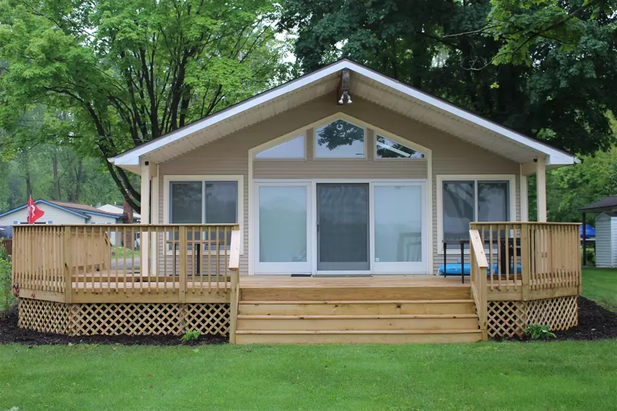 10735 Channel Dr. Lane, Addison, MI 49220-9334
