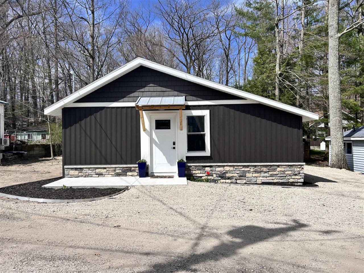 855 W Locust Street, White Cloud, MI 49349-9488