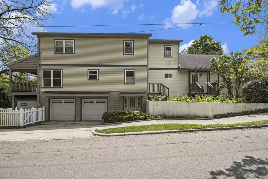 916 Brooks Street, Ann Arbor, MI 48103-3164