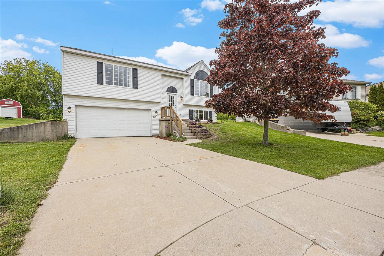 313 Pioneer Trail, Cedar Springs, MI 49319