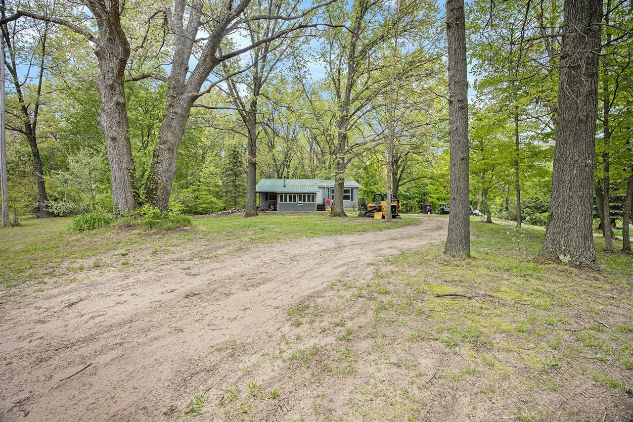 Howard City, MI 49329-9300,16580 Sandy Ridge Lane