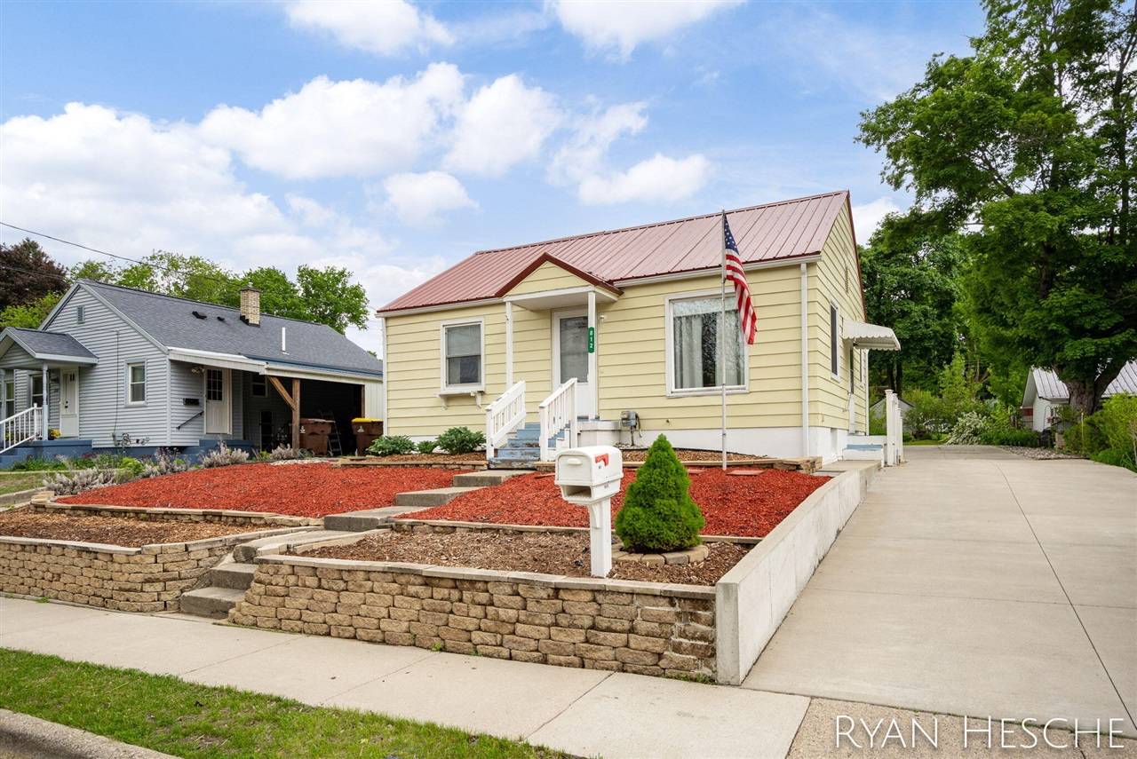 812 Forest Street, Ionia, MI 48846-1029