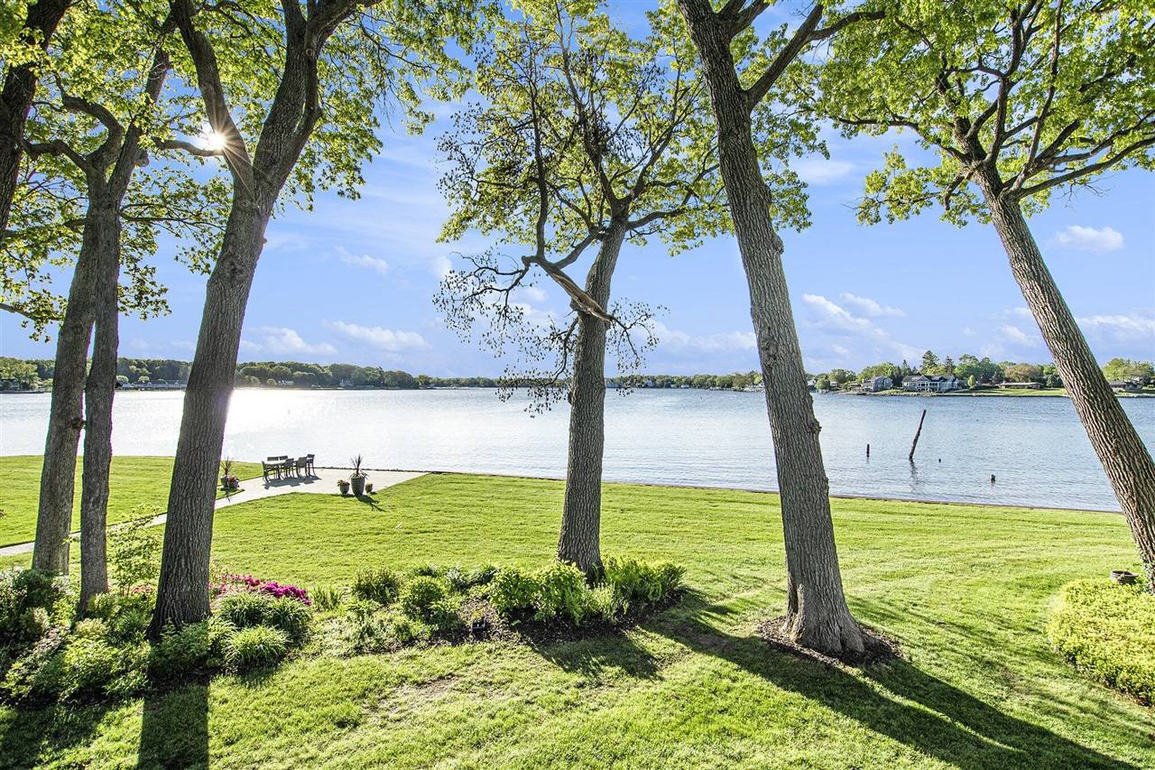 Spring Lake, MI 49456,16928 Landing Drive