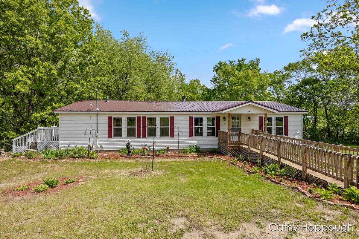 3079 E Bluewater Highway, Ionia, MI 48846-8733