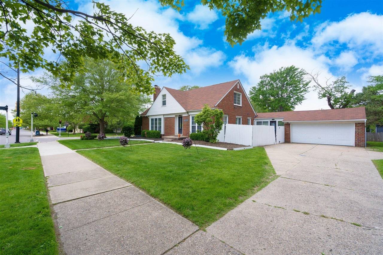 Grosse Pointe Park, MI 48230,15501 E Jefferson Avenue