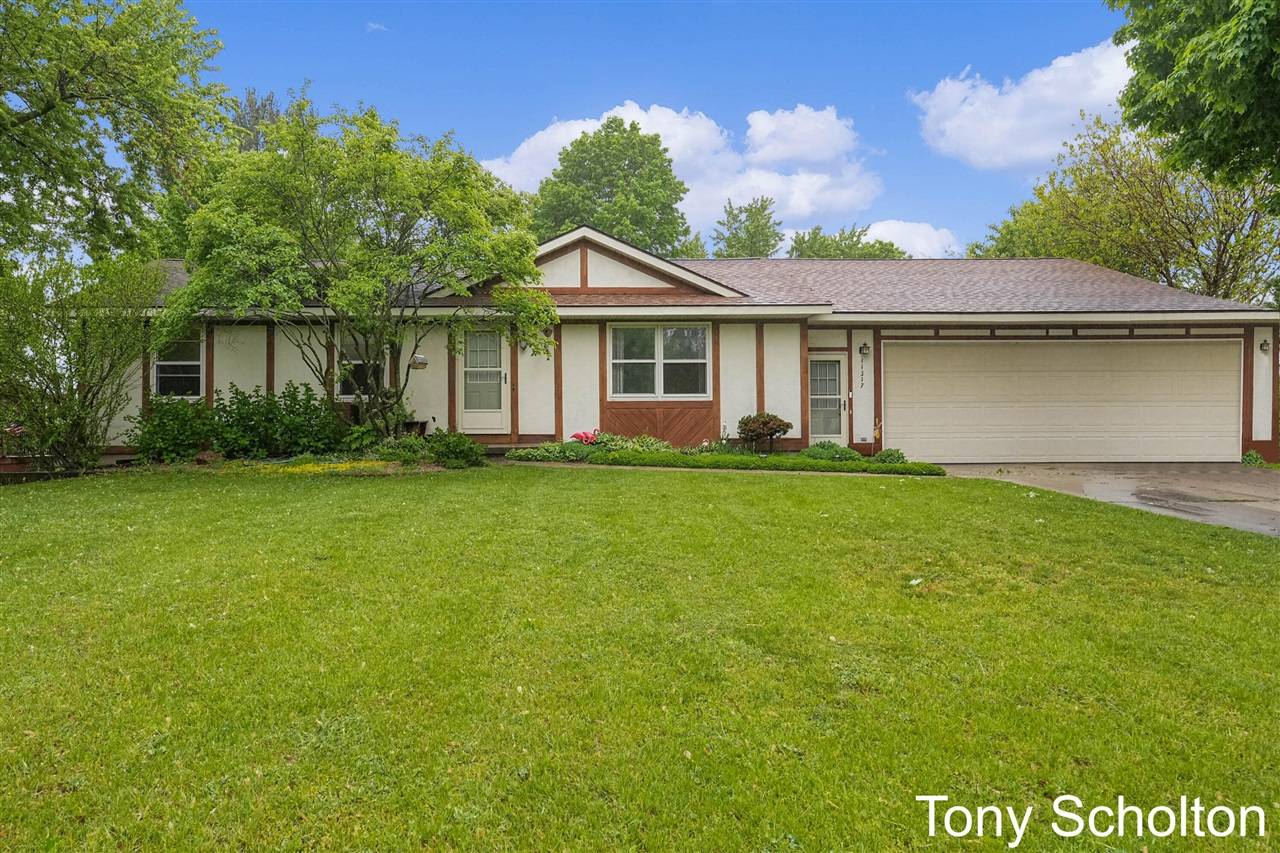 11317 Prairie Avenue, Allendale, MI 49401-9545