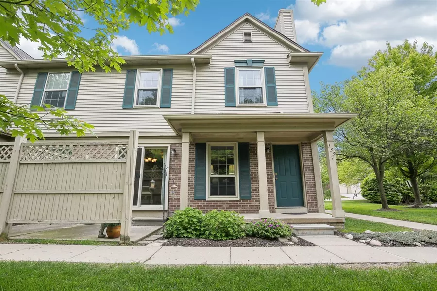 133 Commons Circle, Saline, MI 48176-9186