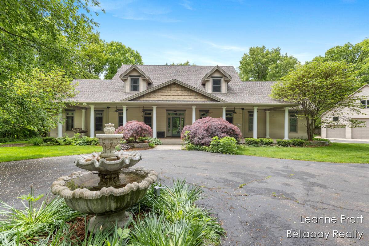 1020 E Woodlawn Avenue, Hastings, MI 49058
