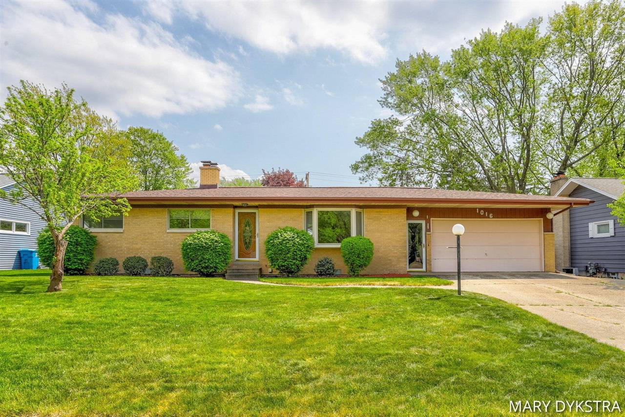 1016 Orchard Avenue, Grand Haven, MI 49417-2640