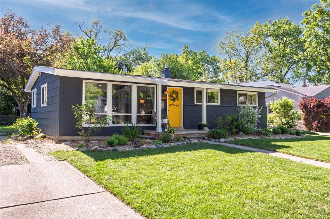 2702 Cranbrook Road, Ann Arbor, MI 48104-6516