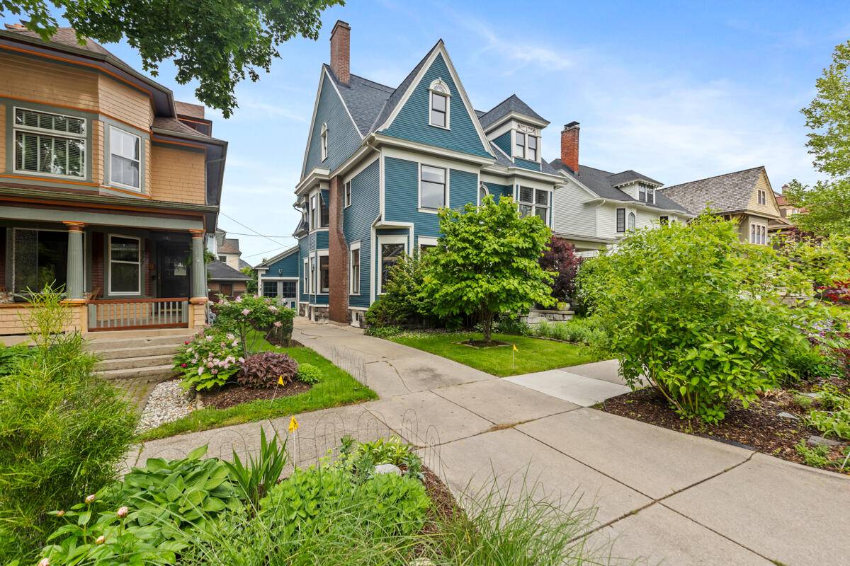 Grand Rapids, MI 49503,573 College Avenue