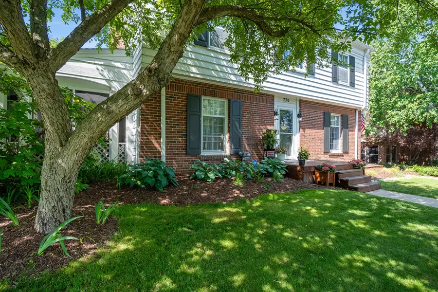 770 Bloomfield Boulevard, Jackson, MI 49203-3960