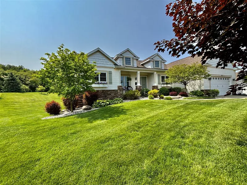 1438 N Lake Court, Hudsonville, MI 49426-8109