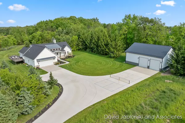 9410 Sanborn Avenue, Alto, MI 49302-8701