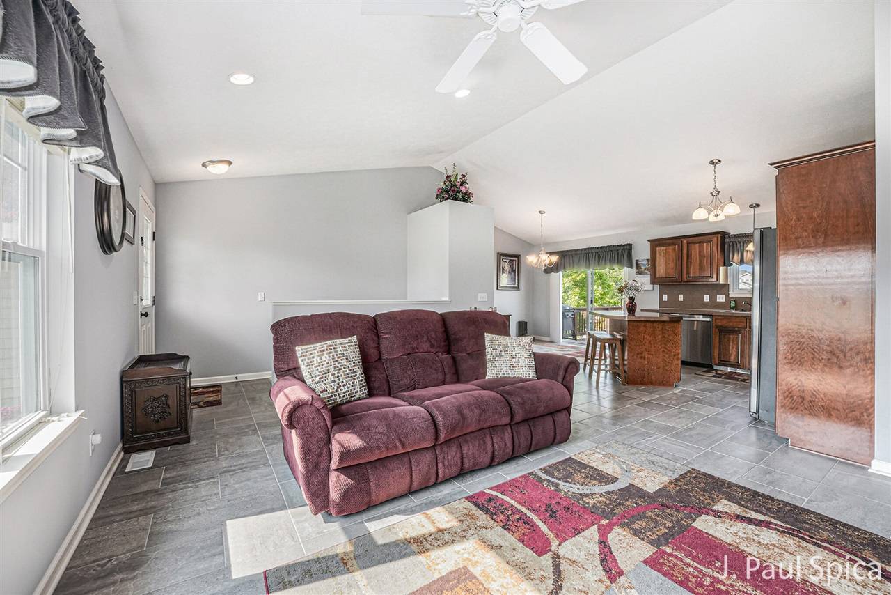 Caledonia, MI 49316-7547,6479 Dew Pointe Avenue