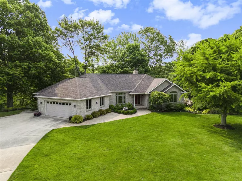 565 Hawksnest Drive, South Haven, MI 49090