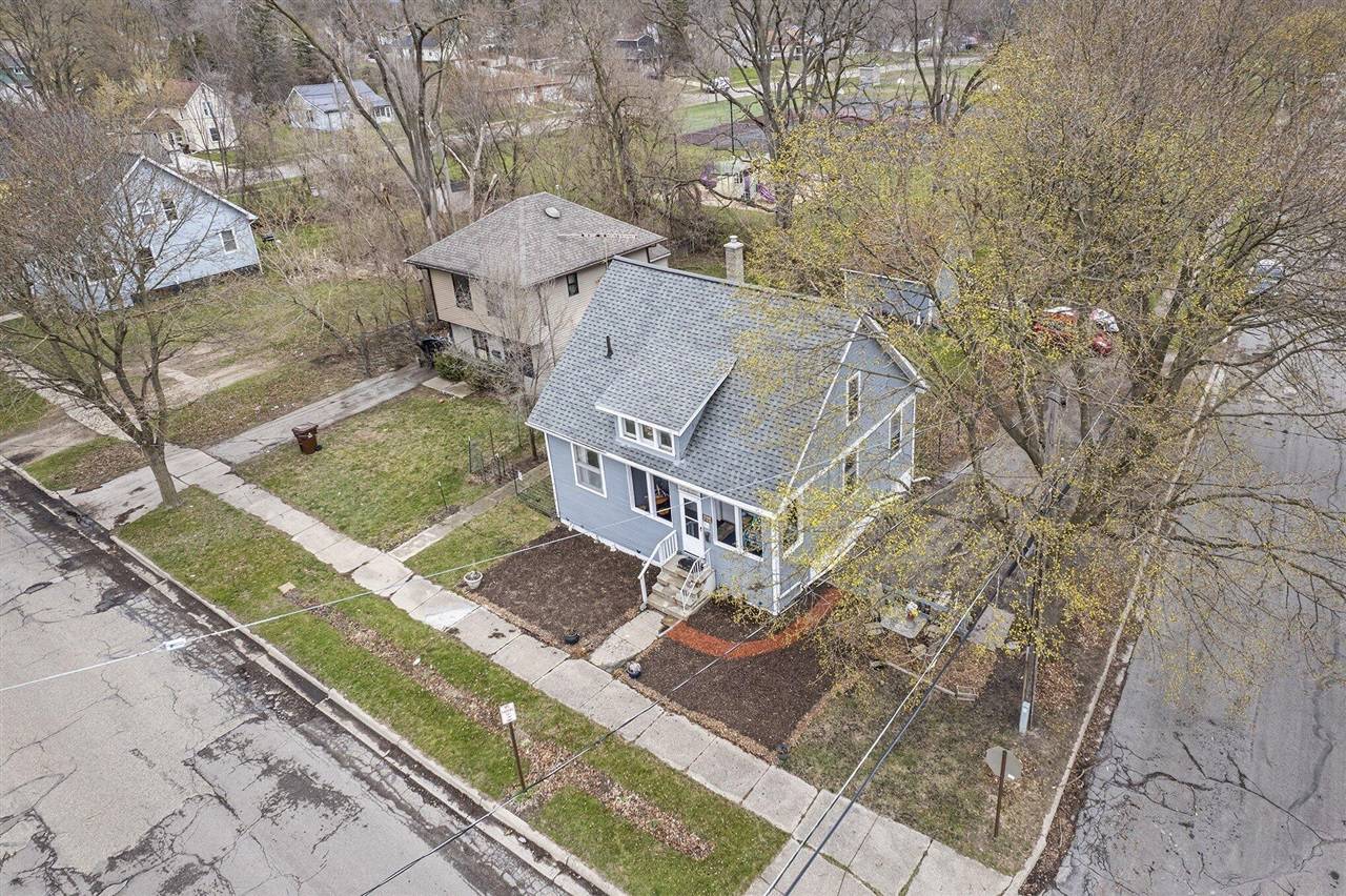 1717 Carl Breeding Way, Jackson, MI 49203
