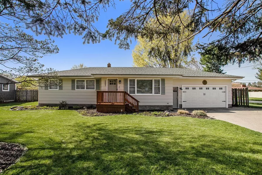 1802 S Donna Drive, Stevensville, MI 49127-9630