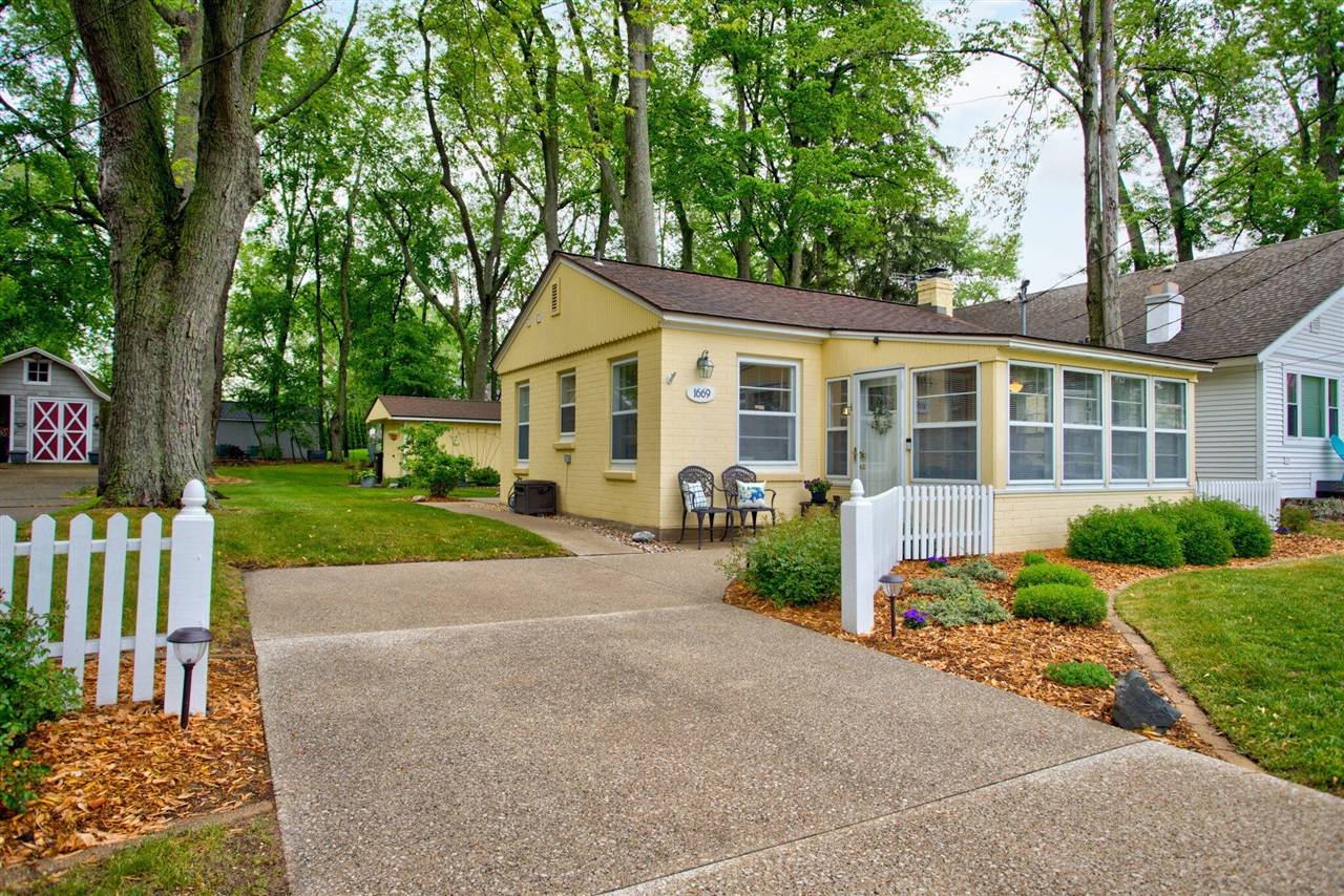 1669 Waukazoo Drive, Holland, MI 49424