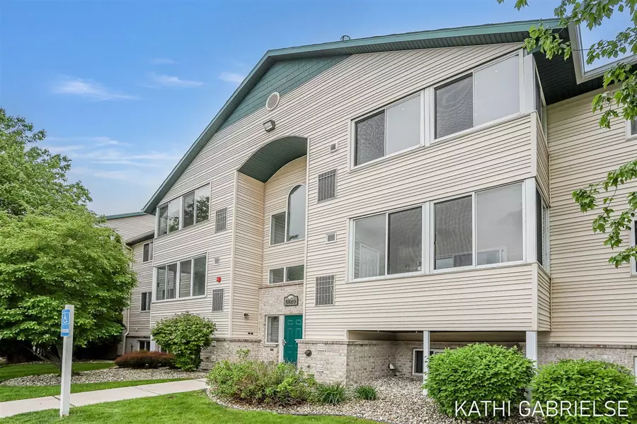 5869 Crosswinds Drive, Norton Shores, MI 49444