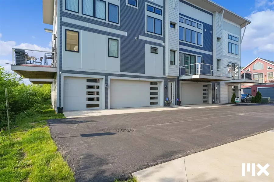 627 Fairview Avenue, Grand Rapids, MI 49503-1688