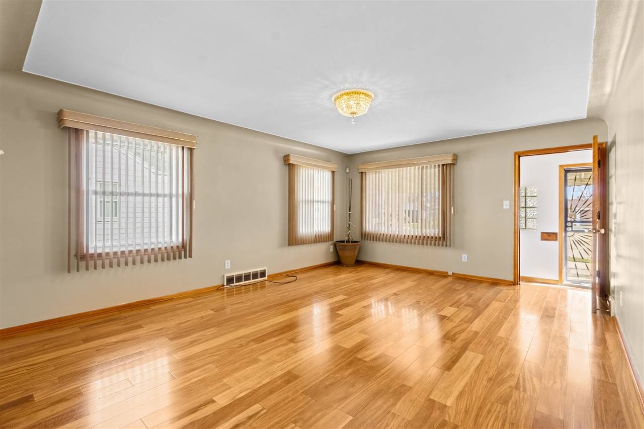 Center Line, MI 48015-1828,7369 Helen
