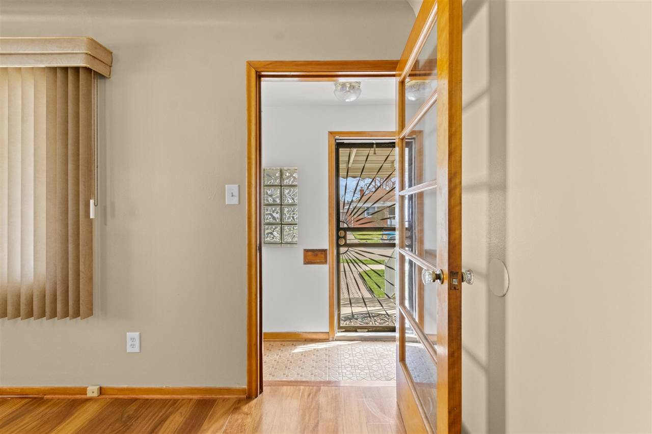 Center Line, MI 48015-1828,7369 Helen
