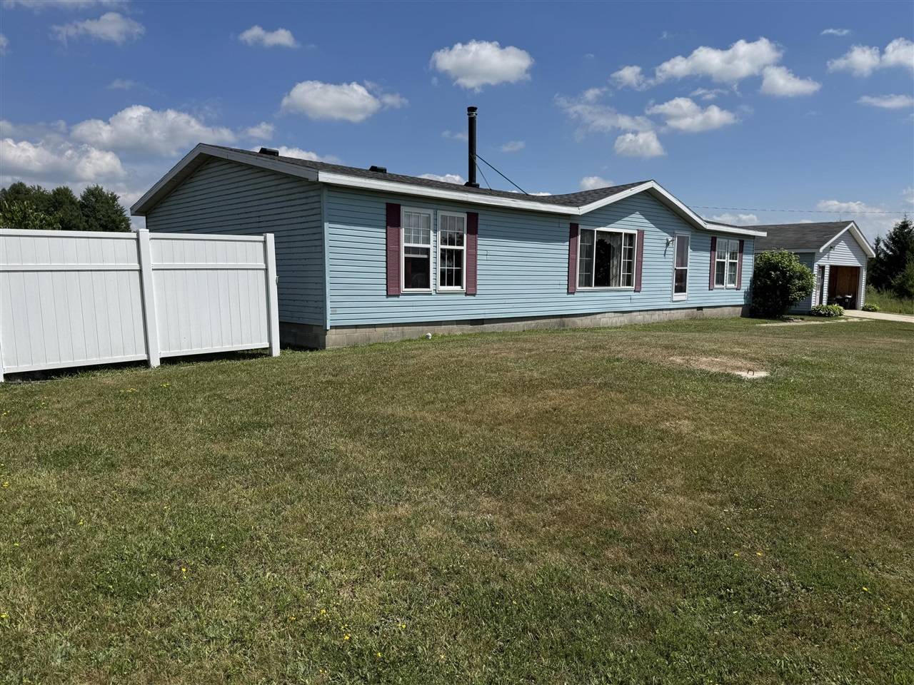 3828 90th Avenue, Evart, MI 49631-8584