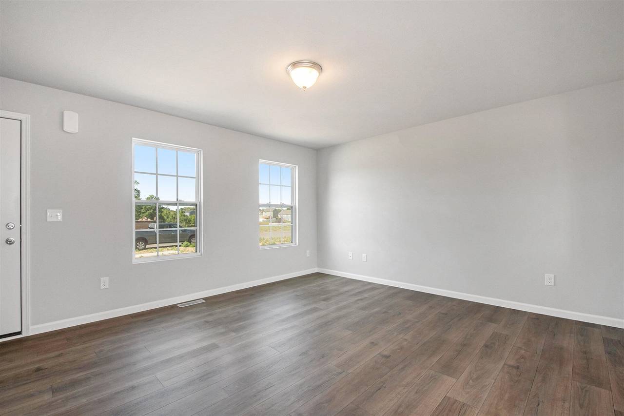 Holland, MI 49424,13747 Oasis Avenue