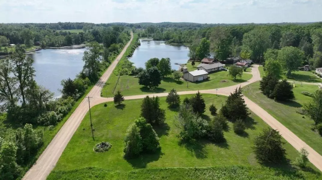 900 Pamawa Drive, Brooklyn, MI 49230