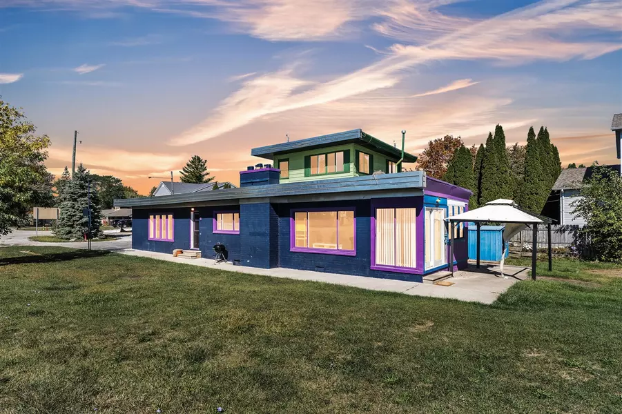 37252 Jefferson Avenue, Harrison Twp, MI 48045