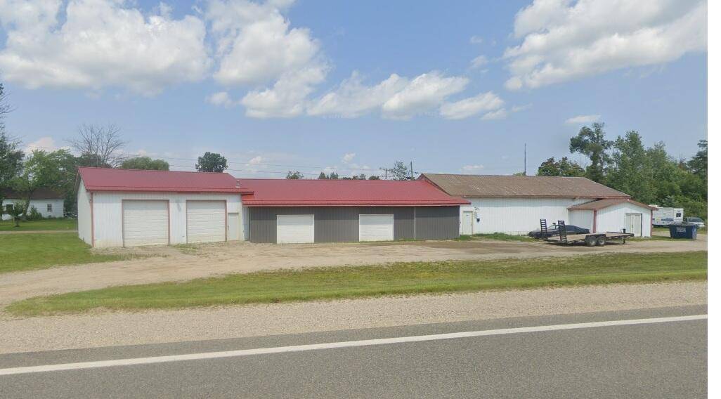 5261 E Howard City-Edmore, Cedar Lake, MI 48812