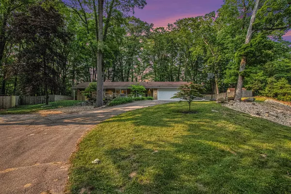 Coloma, MI 49038-9317,7238 Willobee Street