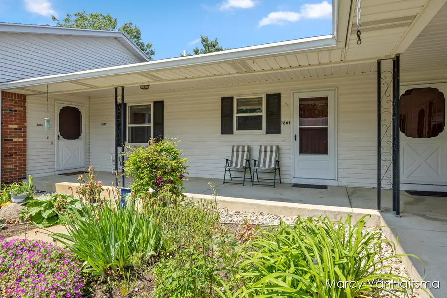 1861 Elizabeth Lane, Jenison, MI 49428