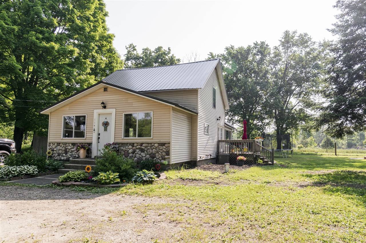 1144 S Oak Avenue, White Cloud, MI 49349-8909