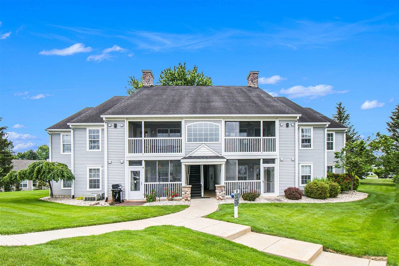 749 W Barrington Circle, Jackson, MI 49203-2585