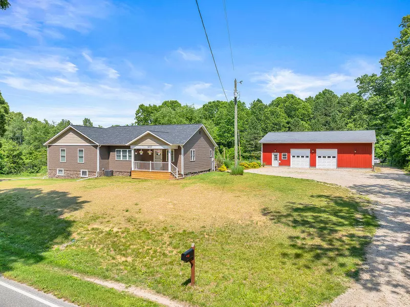 54727 Twin Lakes Road, Dowagiac, MI 49047-9462